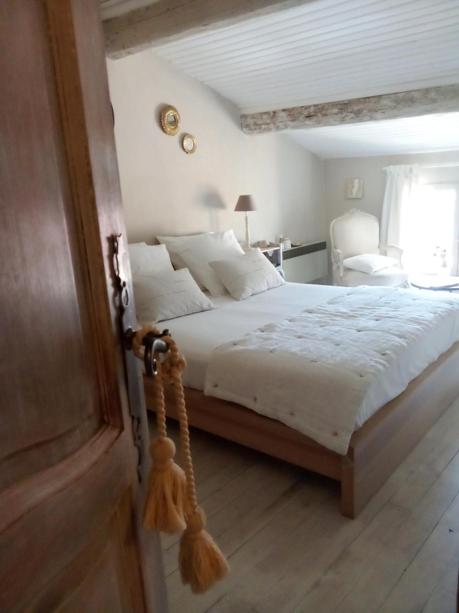La Maison Perchee Aigues-Mortes Rom bilde